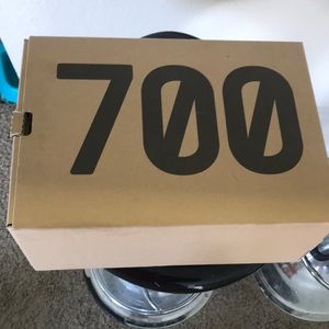 ADIDAS YEEZY V3 KYANITE SIZE 9